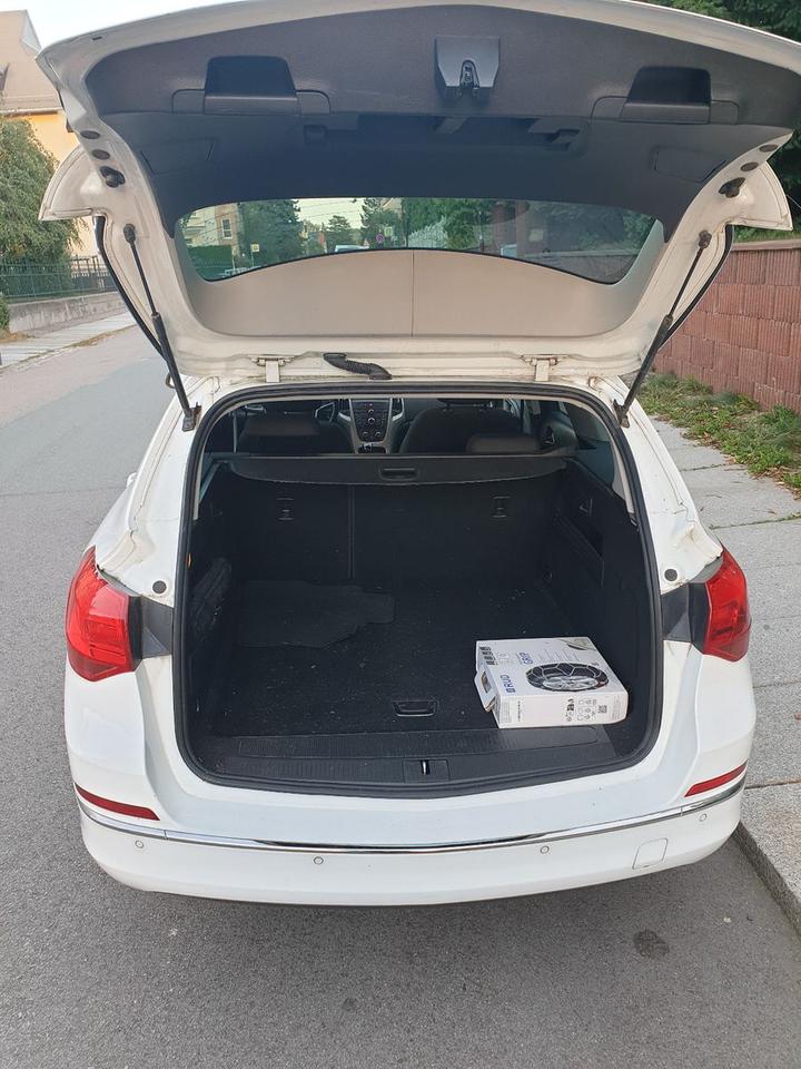Opel Astra 2013 — engine