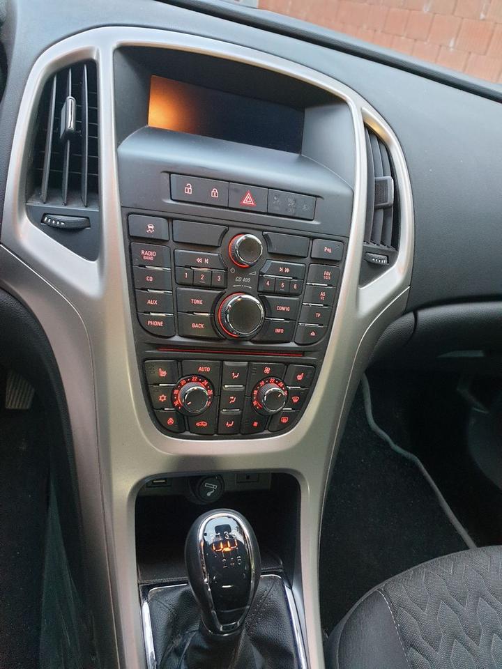Opel Astra 2013 — photo 6