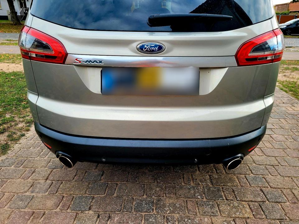 Ford S-Max 2010 — photo 11