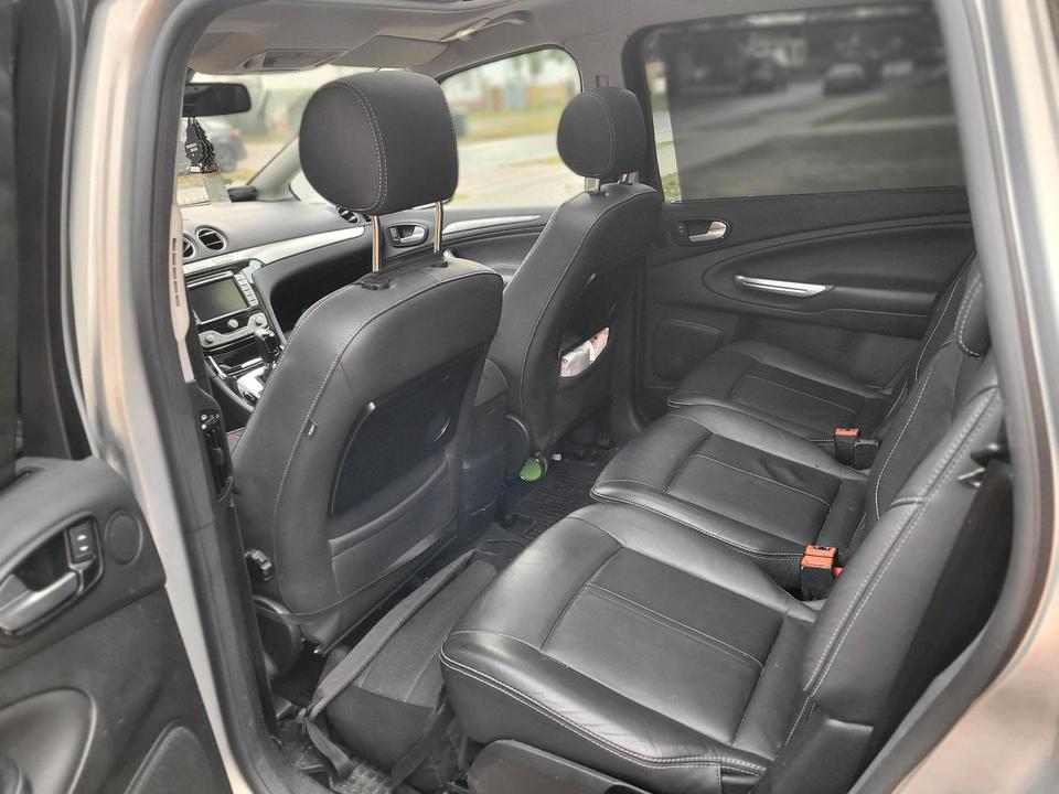 Ford S-Max 2010 — photo 9