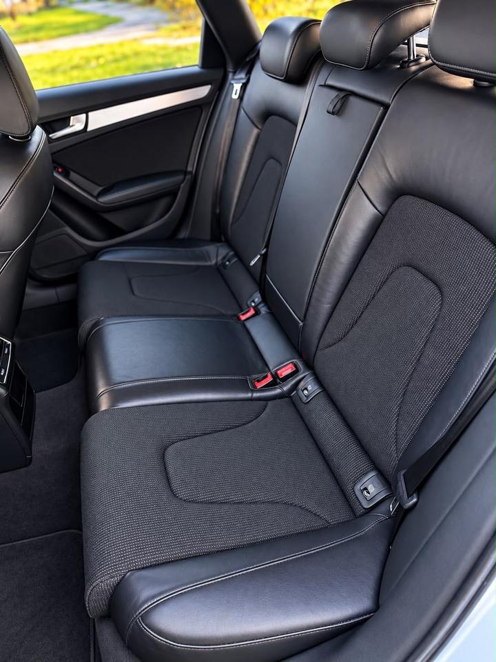 Audi A4 2009 — photo 11