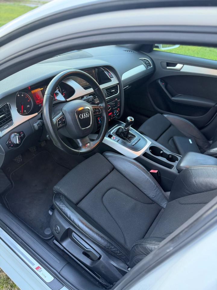 Audi A4 2009 — photo 12