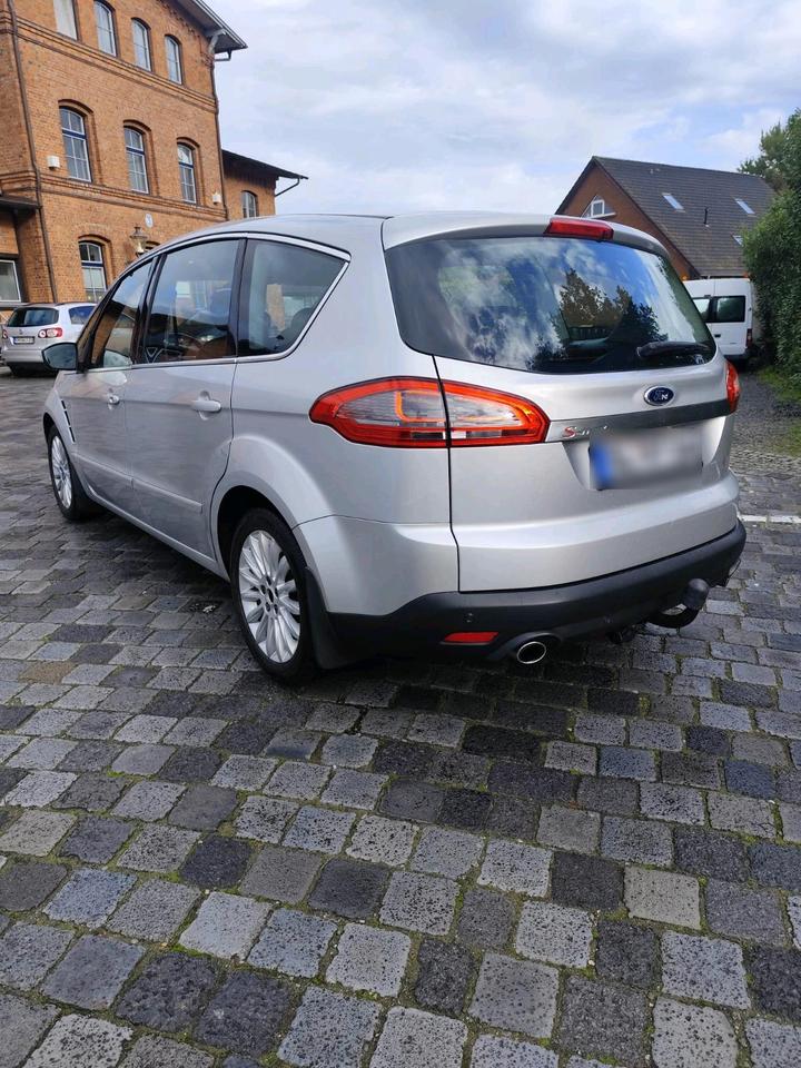 Ford S-Max 2011 — engine