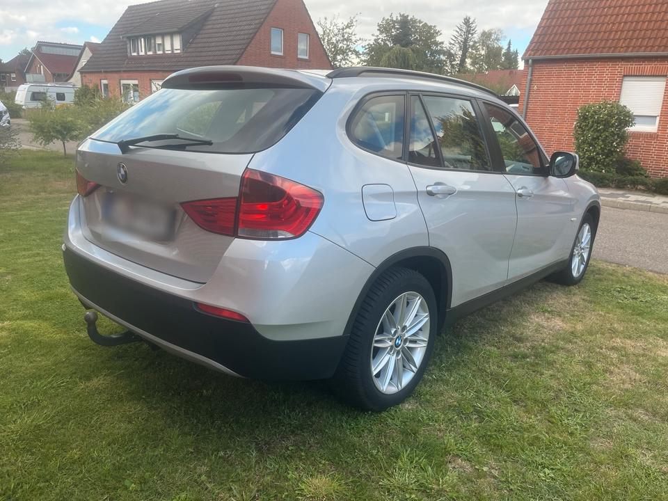 BMW X1 2010 — engine