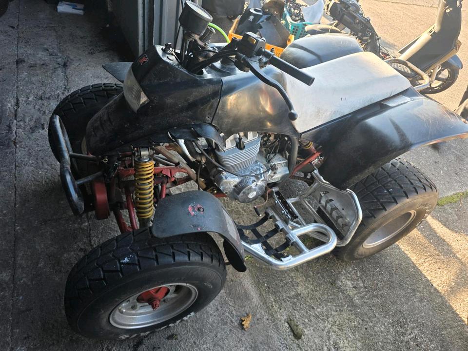 Weitere Motorräder Quad zu verkaufen 2004 — rear view
