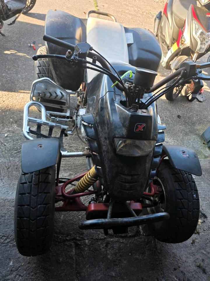 Weitere Motorräder Quad zu verkaufen 2004 — engine