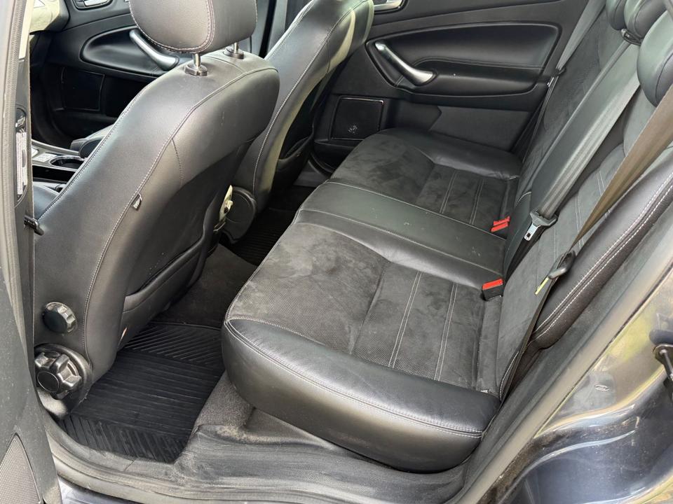 Ford Mondeo 2010 — photo 12