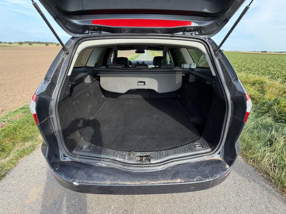 Ford Mondeo 2010 — photo 14