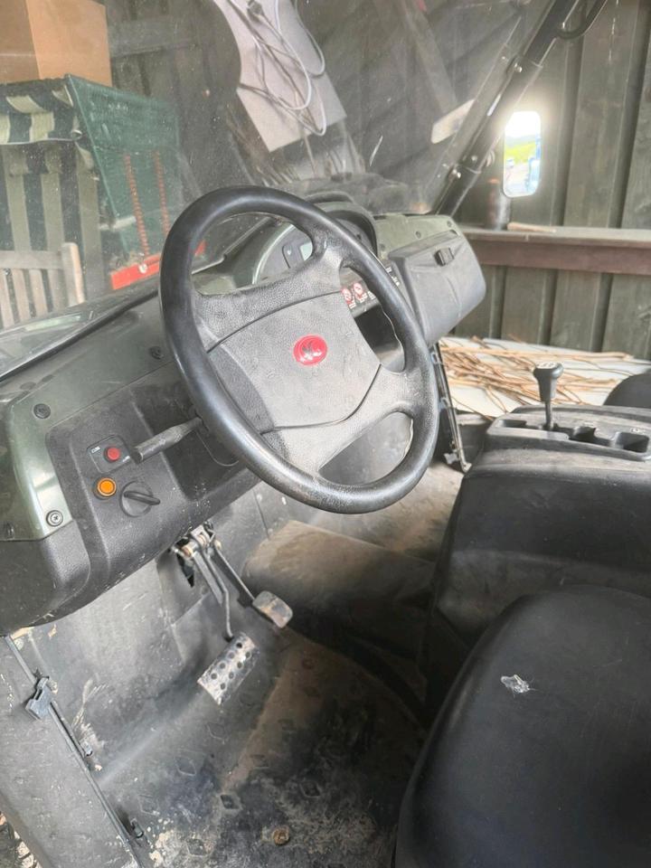 Kymco UXV Kipper Allrad 2014 — interior