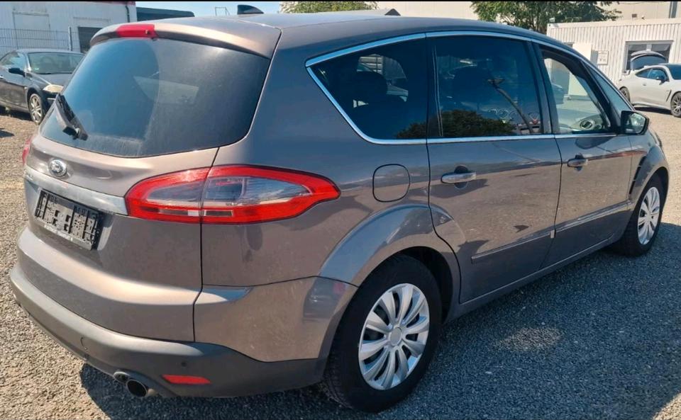 Ford S-Max 2011 — photo 11