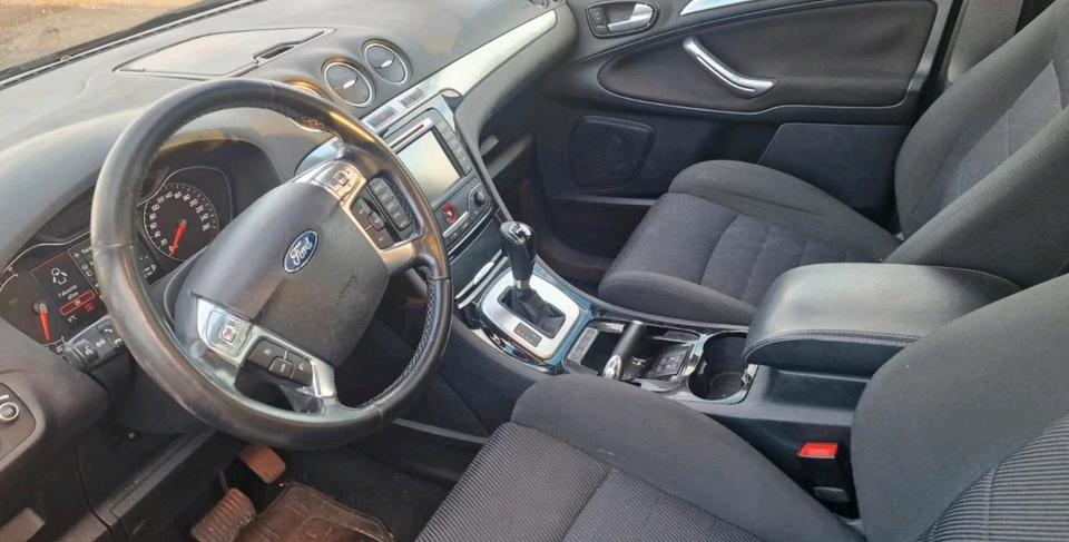 Ford S-Max 2011 — photo 12