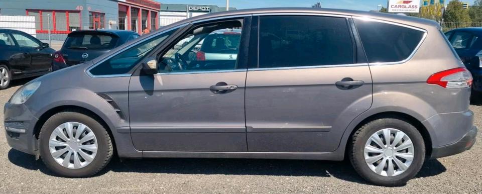 Ford S-Max 2011 — photo 9