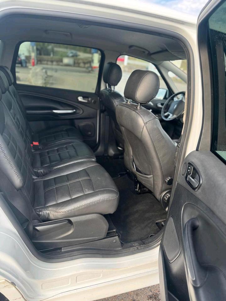 Ford S-Max 2009 — photo 18
