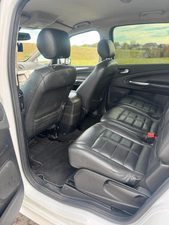 Ford S-Max 2009 — photo 19