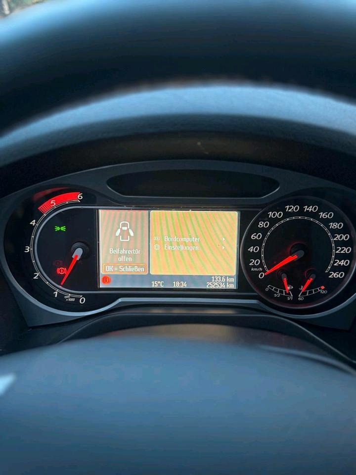 Ford S-Max 2009 — photo 9