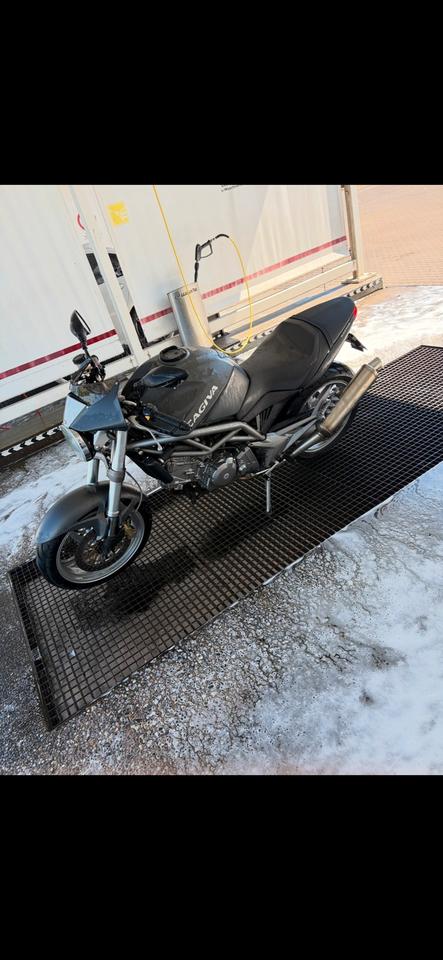 Weitere Motorräder Cagiva Raptor 650ie/no suzuki sv 650 2007 — rear view