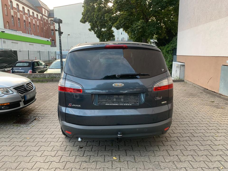 Ford S-Max 2008 — rear view