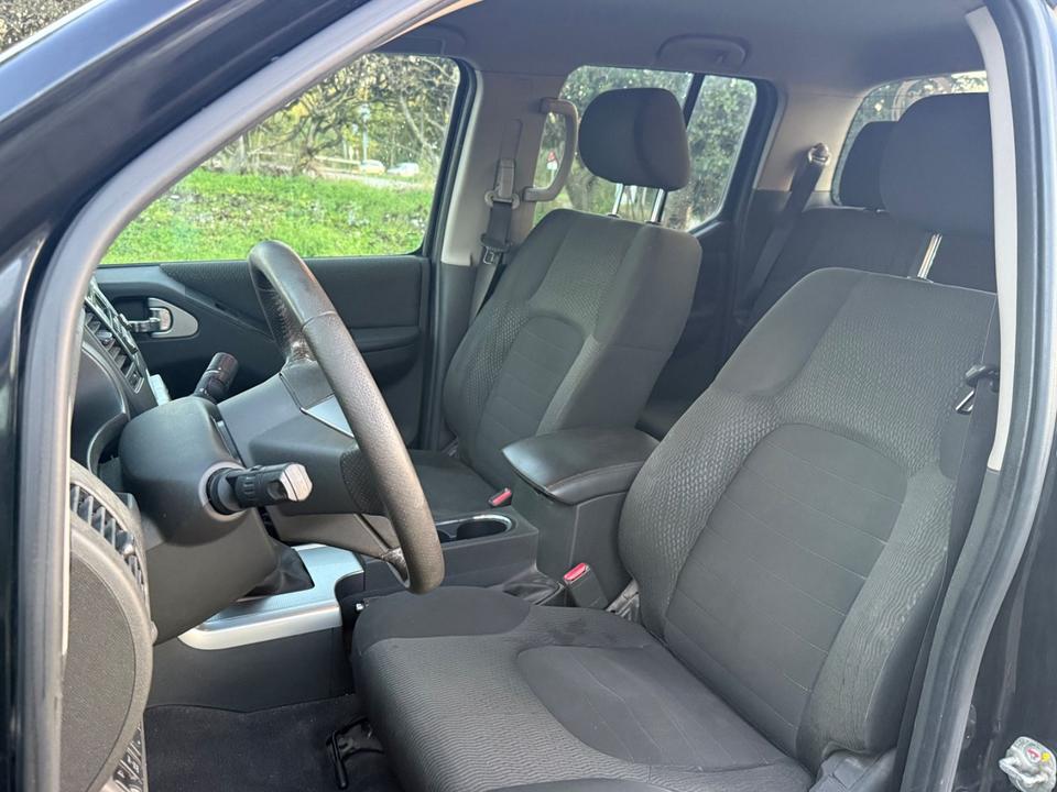 Nissan Navara 2012 — photo 10