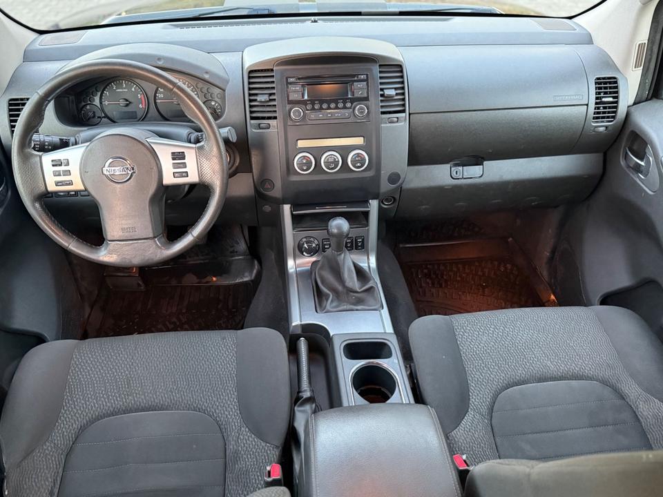 Nissan Navara 2012 — photo 11