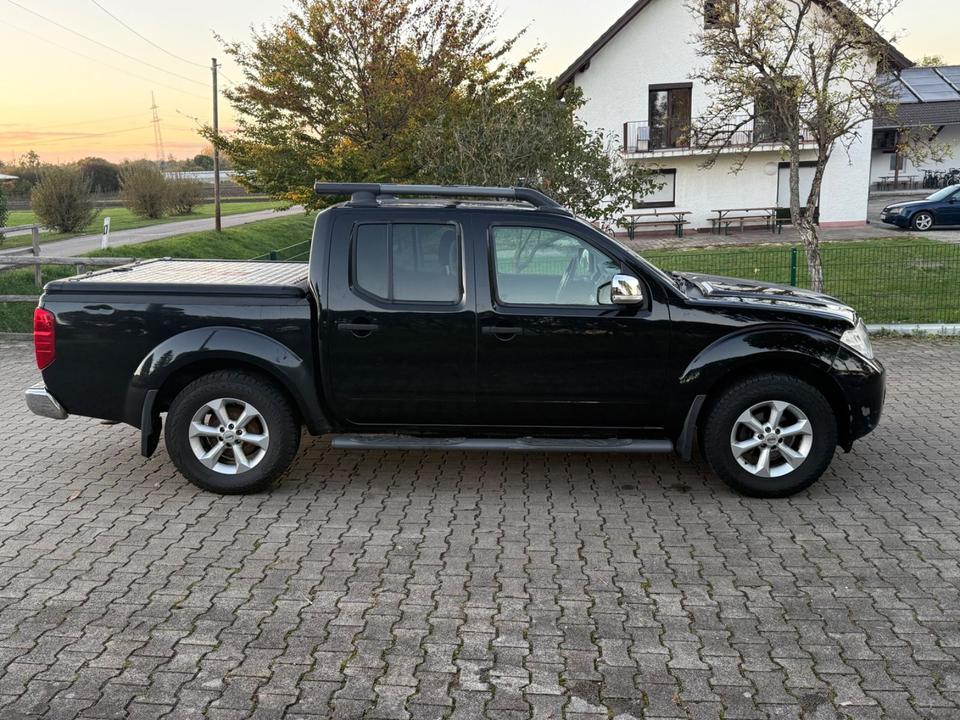 Nissan Navara 2012 — interior