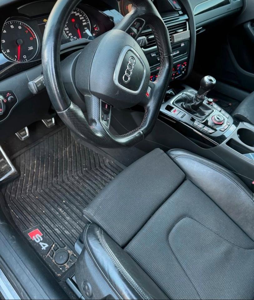 Audi A4 2009 — engine
