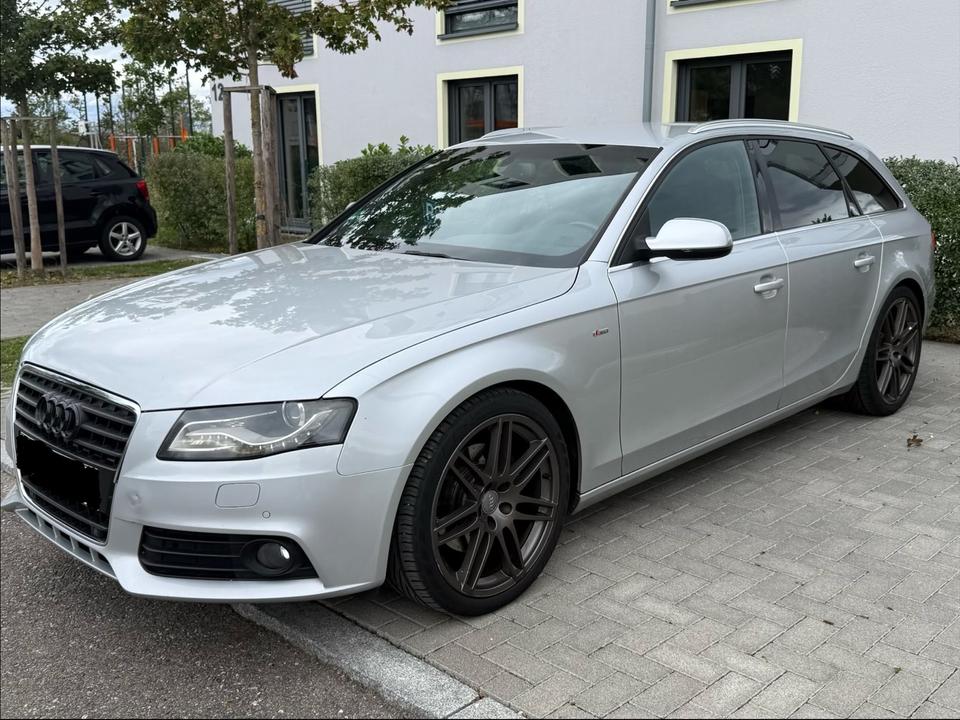 Audi A4 2009 — rear view