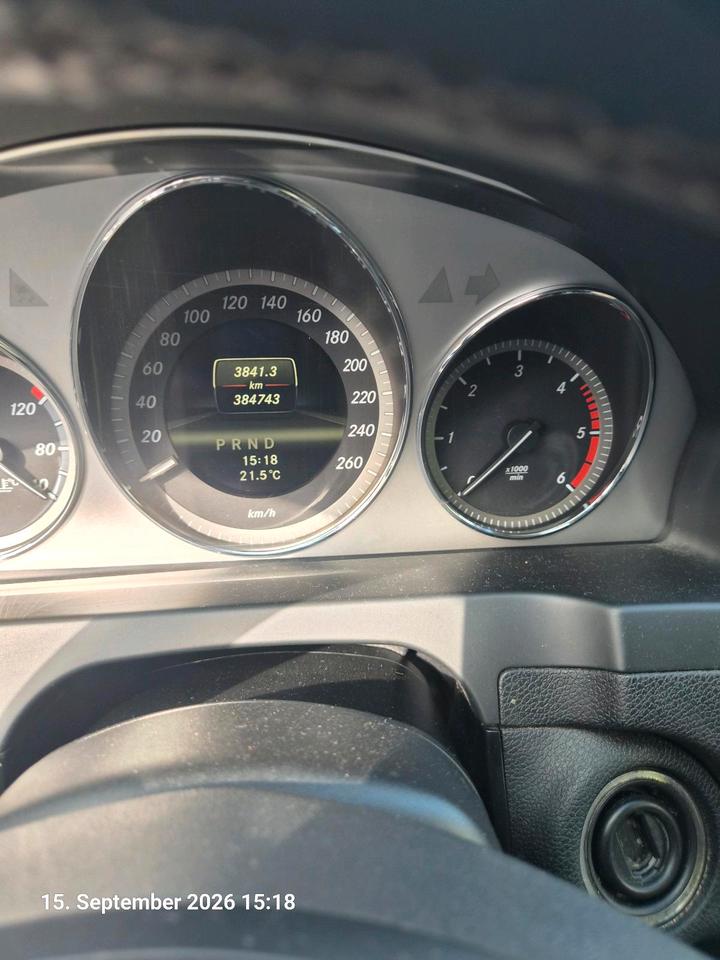 Mercedes Benz C 220 2010 — photo 10