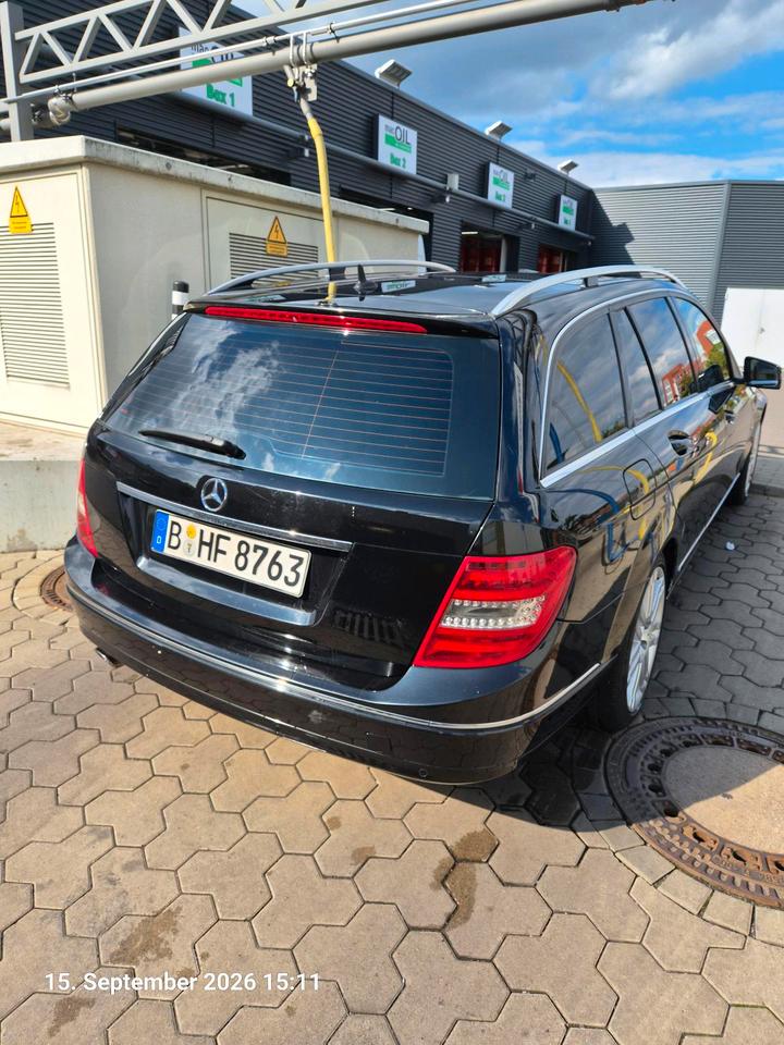 Mercedes Benz C 220 2010 — rear view
