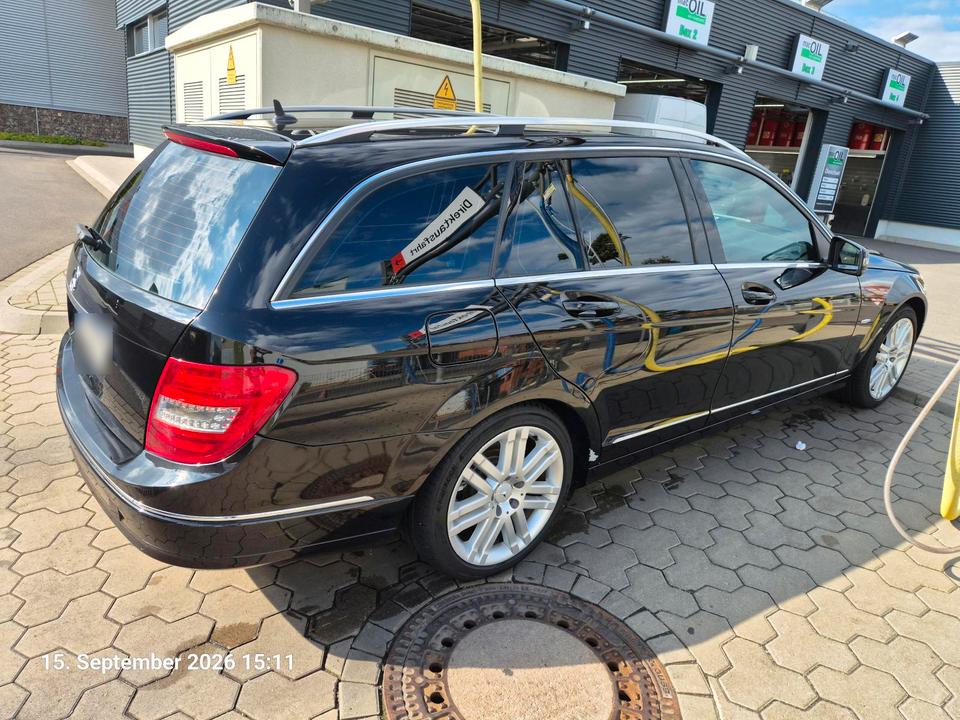 Mercedes Benz C 220 2010 — interior