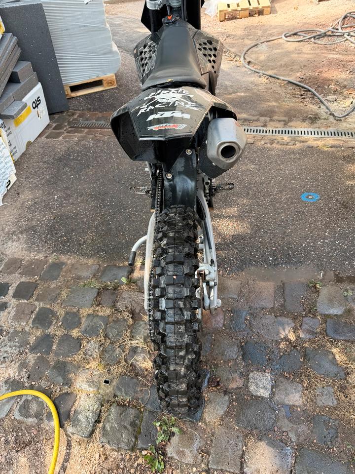 KTM Motocross KTM SX-F 250 BJ 2008 — rear view