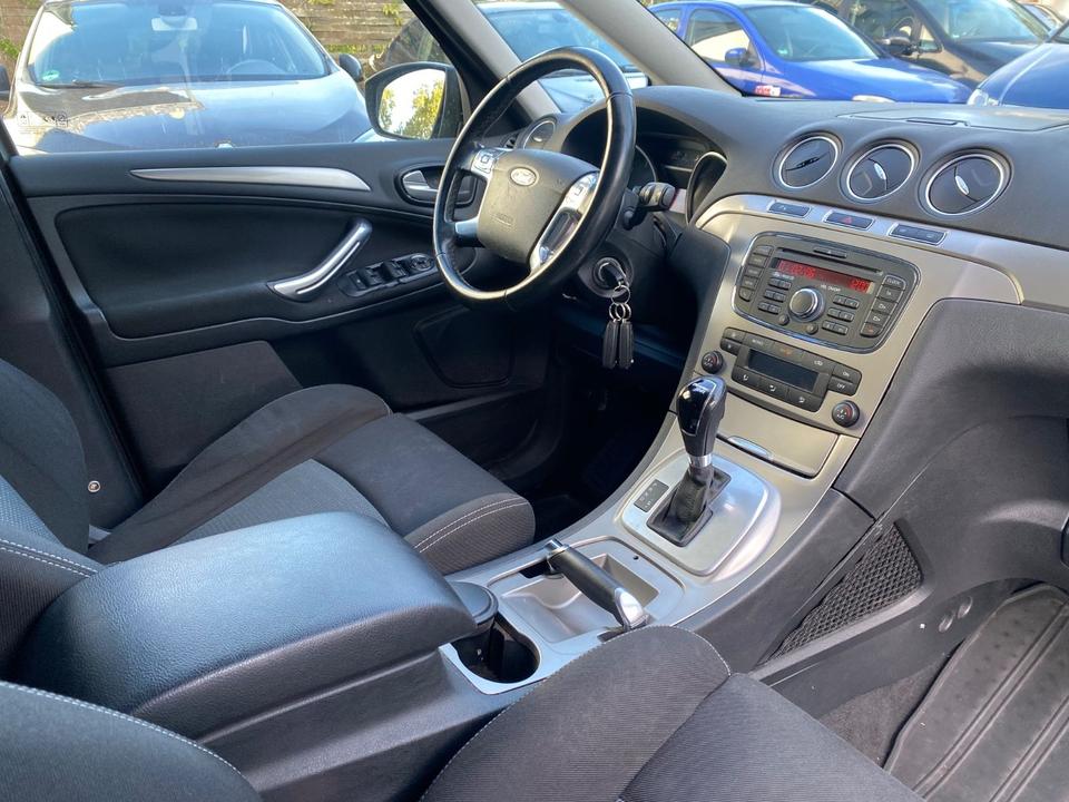 Ford S-Max 2011 — photo 11