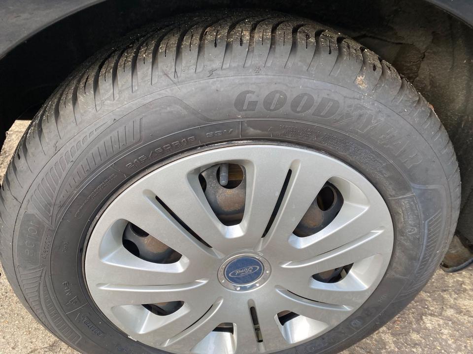 Ford S-Max 2011 — photo 12