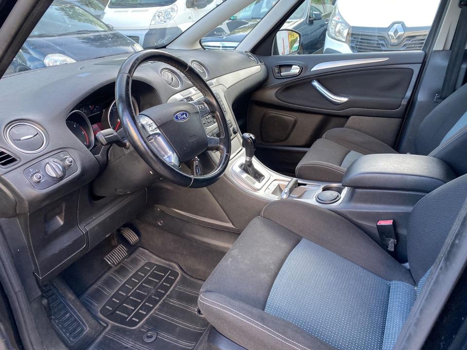 Ford S-Max 2011 — photo 13