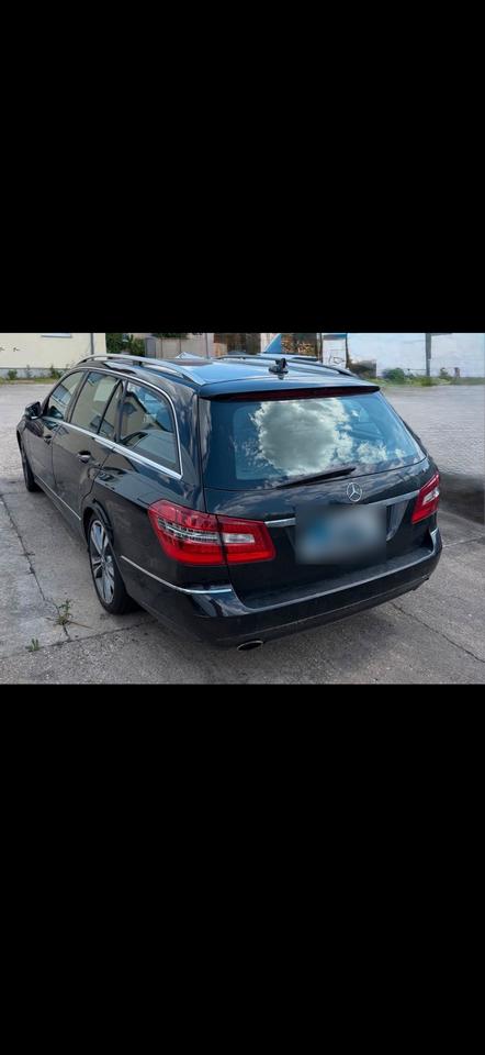 Mercedes Benz E 350 2011 — rear view