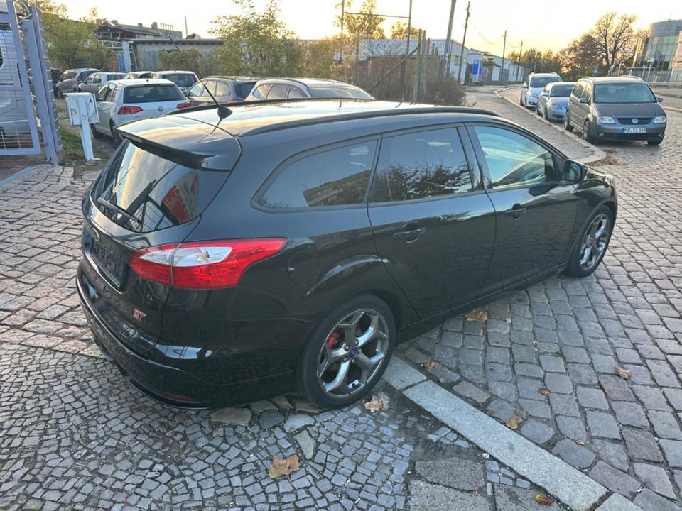 Ford Focus 2012 — photo 10
