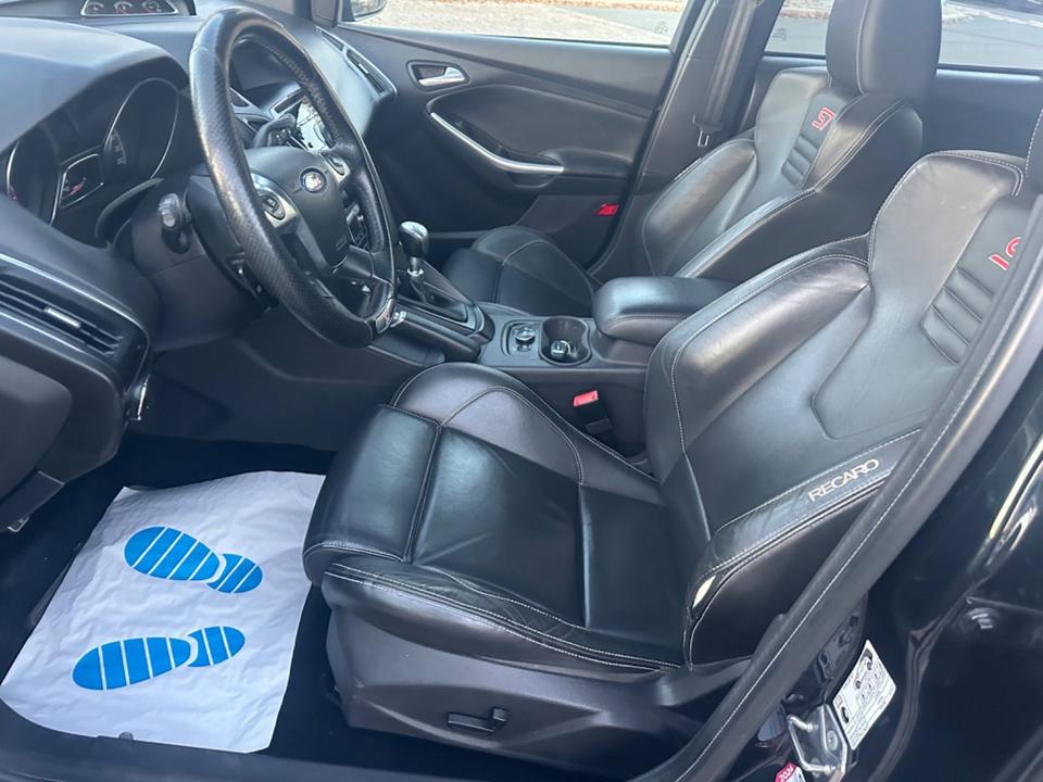 Ford Focus 2012 — photo 11
