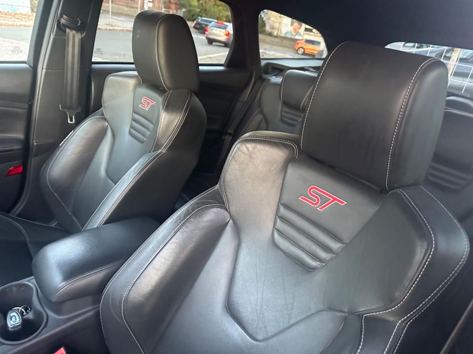 Ford Focus 2012 — photo 13