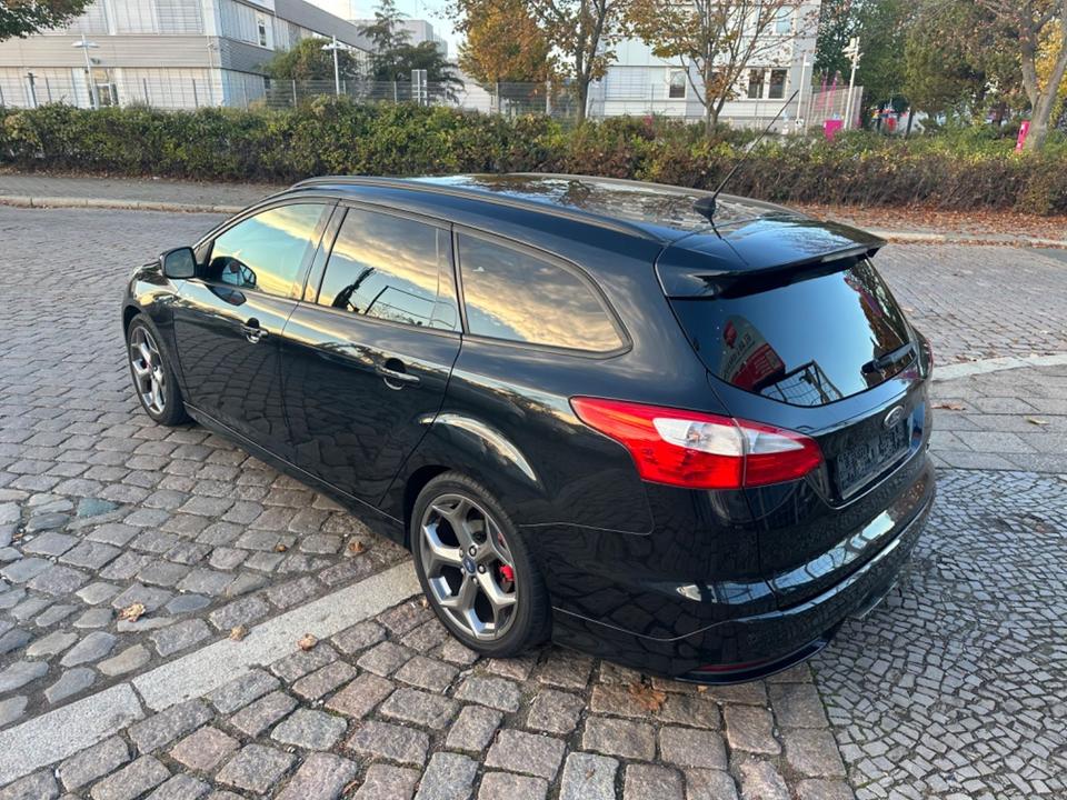 Ford Focus 2012 — photo 8
