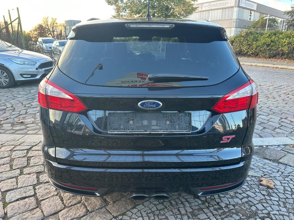 Ford Focus 2012 — photo 9