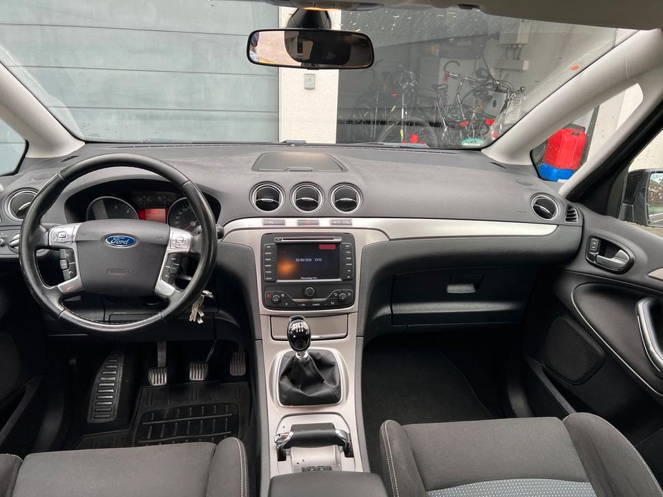 Ford S-Max 2011 — photo 8