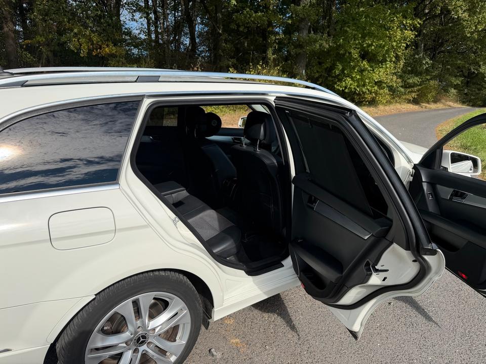 Mercedes Benz C 220 2010 — photo 11