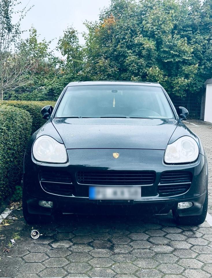 Porsche Cayenne 2004 — rear view