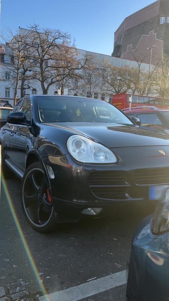 Porsche Cayenne 2004 — interior