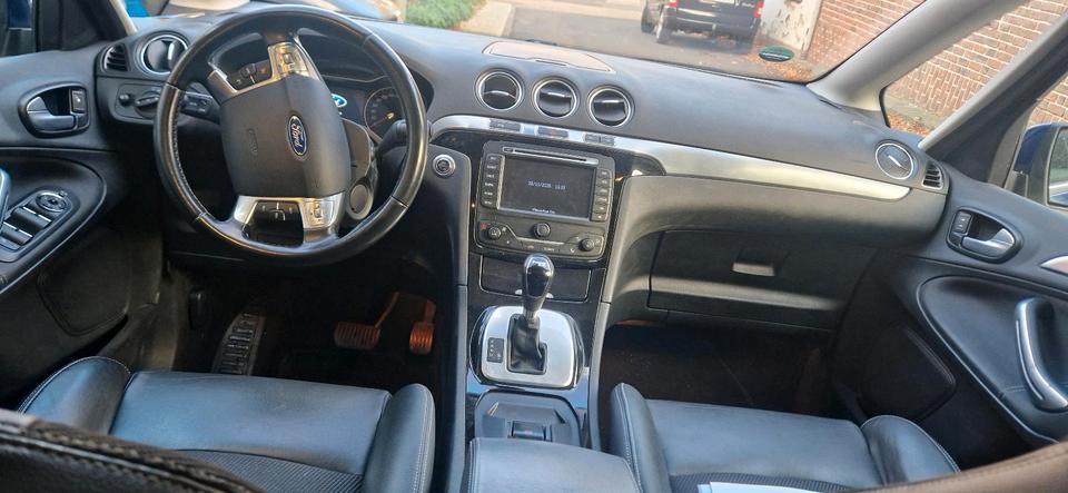 Ford S-Max 2014 — вигляд ззаду