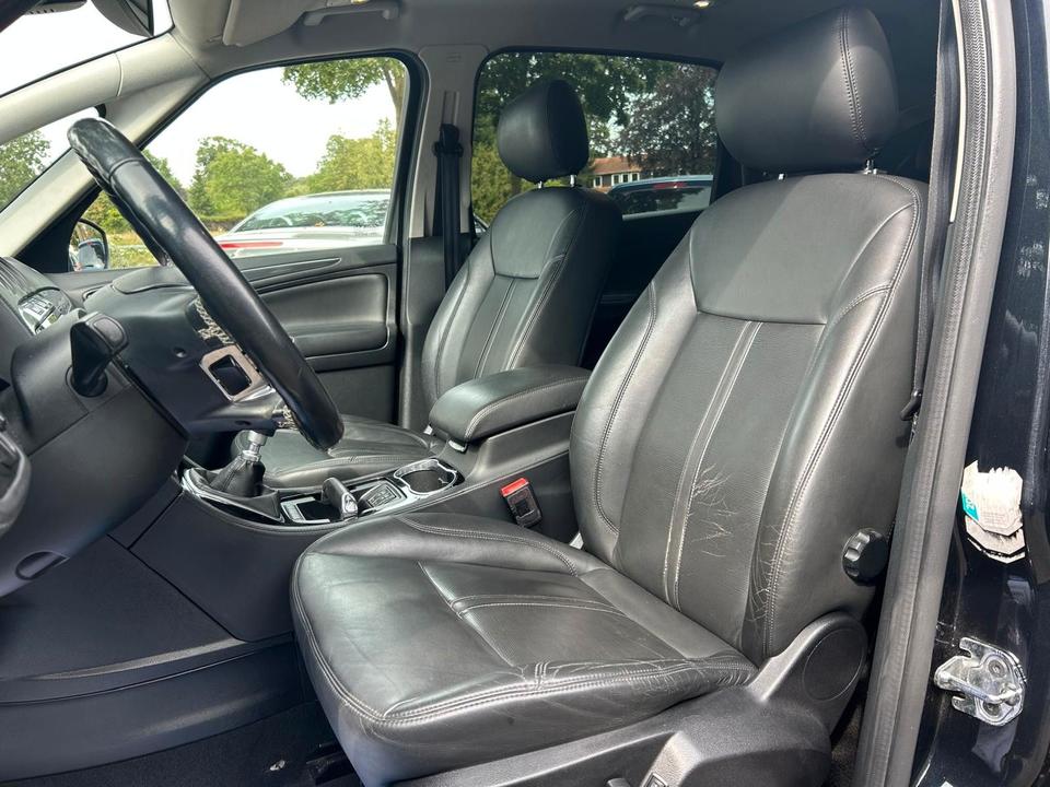 Ford S-Max 2014 — photo 16
