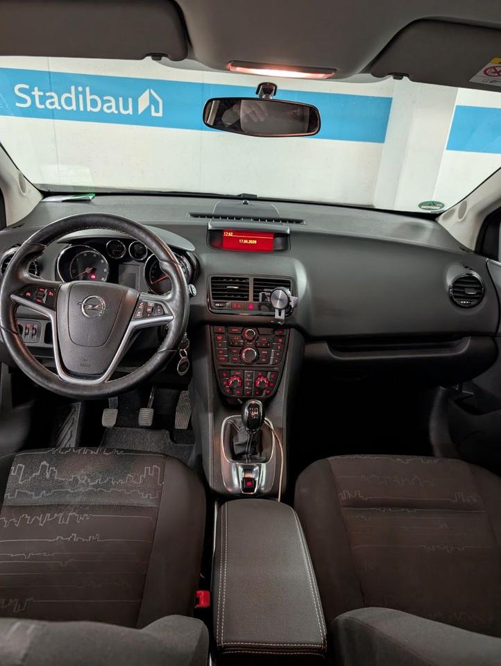 Opel Meriva 2014 — вигляд ззаду