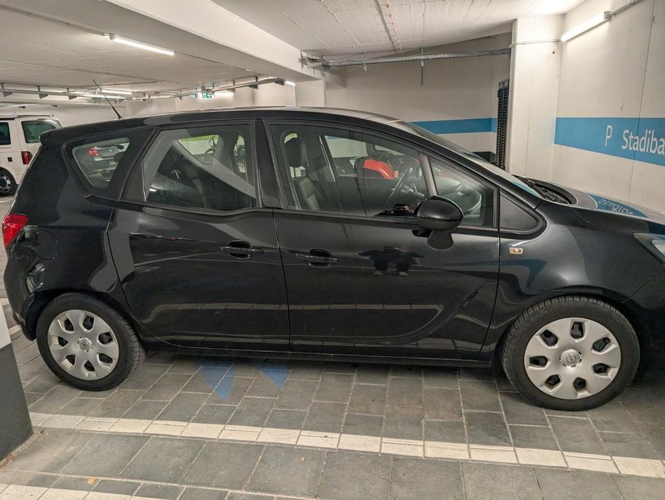 Opel Meriva 2014 — салон