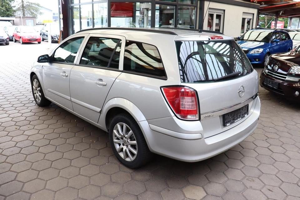 Opel Astra 2008 — interior