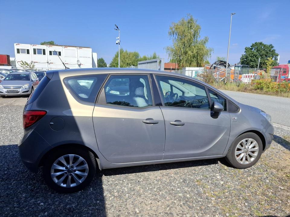Opel Meriva 2013 — photo 17
