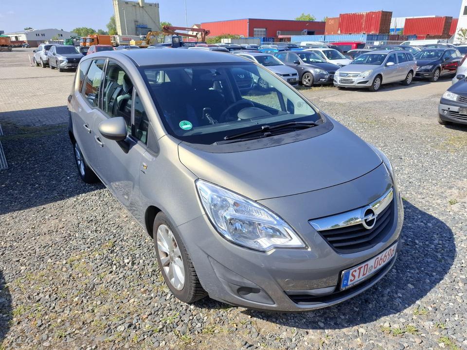 Opel Meriva 2013 — rear view